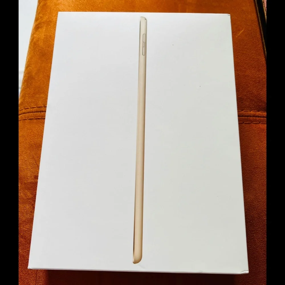 Apple iPad 9.7in with WiFi, 32GB 2017 Newest Model- Gold